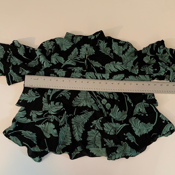 Cinq à Sept | Ileana Palm Print Silk Blouse – Size M | Excellent Condition - Picture 7 of 8